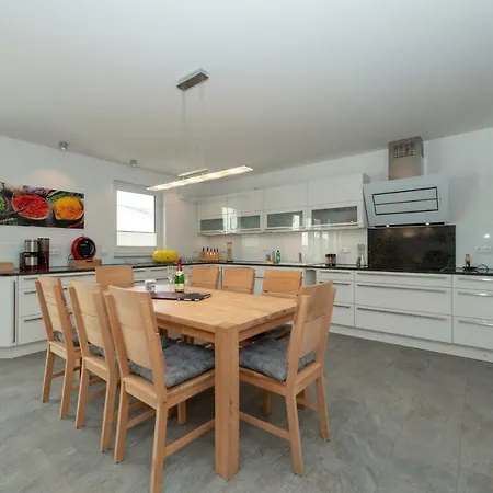 Ferienhaus Ferienhaus Corvin Mit Eingezäunten Grundstück Goehren (Ruegen)
