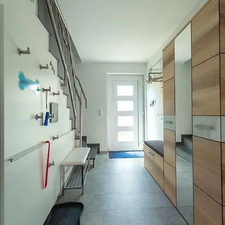 Ferienhaus Corvin Mit Eingezäunten Grundstück