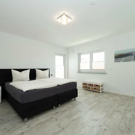 Ferienhaus Ferienhaus Corvin Mit Eingezäunten Grundstück *