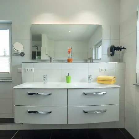Ferienhaus Corvin Mit Eingezäunten Grundstück * Goehren (Ruegen)