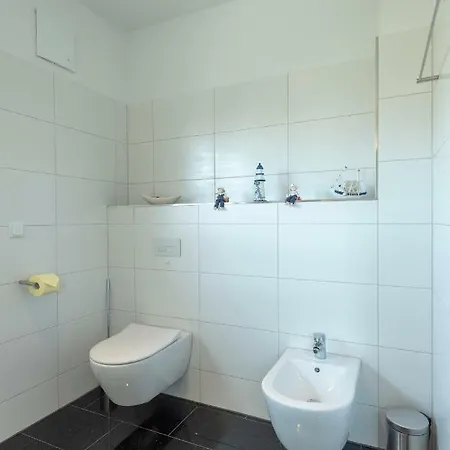 Ferienhaus Corvin Mit Eingezäunten Grundstück * Goehren (Ruegen)