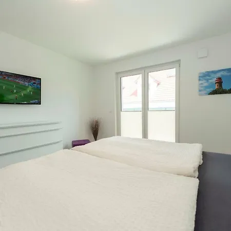Ferienhaus Corvin Mit Eingezäunten Grundstück *