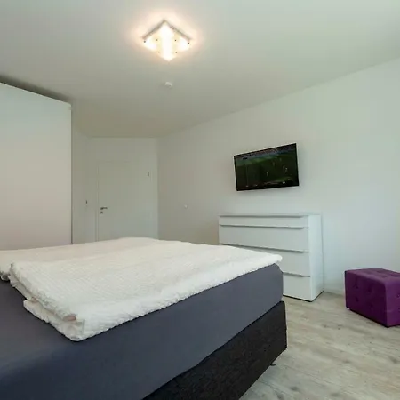Ferienhaus Corvin Mit Eingezäunten Grundstück *