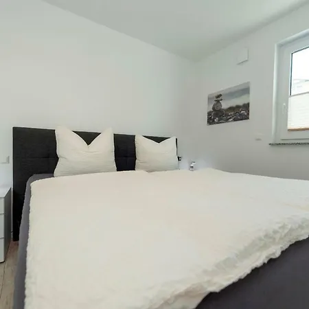 Ferienhaus Ferienhaus Corvin Mit Eingezäunten Grundstück